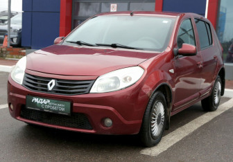 Подержанный автомобиль Renault Sandero 2011 года (3 фото)