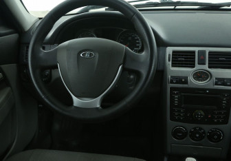 Подержанный автомобиль LADA (ВАЗ) Priora Hatchback 2012 года (14 фото)