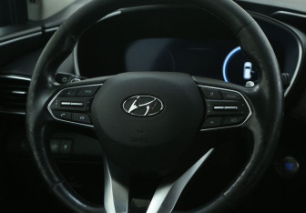 Подержанный автомобиль Hyundai Santa Fe 2021 года (17 фото)