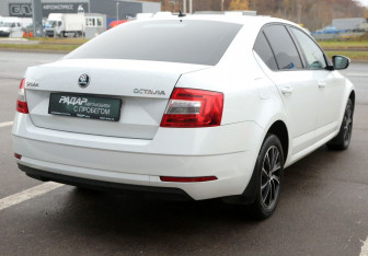 Подержанный автомобиль Skoda Octavia Liftback 2017 года (6 фото)