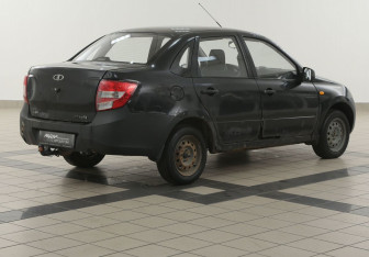 Подержанный автомобиль LADA (ВАЗ) Granta Sedan 2013 года (4 фото)