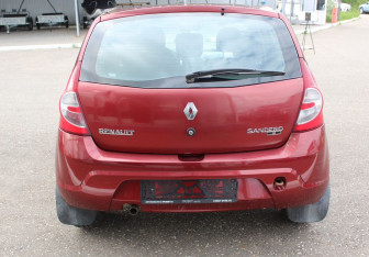 Подержанный автомобиль Renault Sandero 2013 года (6 фото)