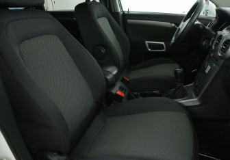 Подержанный автомобиль Opel Antara 2011 года (10 фото)