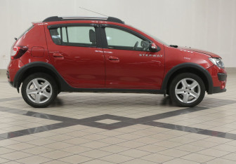 Подержанный автомобиль Renault Sandero 2018 года (5 фото)