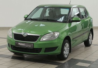 Подержанный автомобиль Skoda Fabia Hatchback 2011 года (8 фото)
