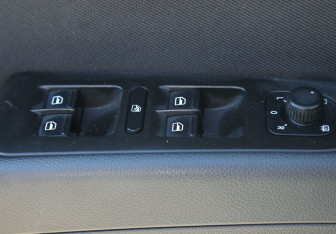 Подержанный автомобиль Skoda Superb Liftback 2011 года (17 фото)