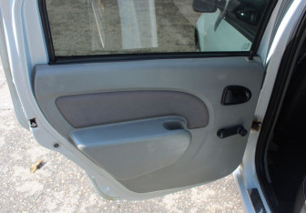 Подержанный автомобиль Renault Logan Sedan 2008 года (12 фото)