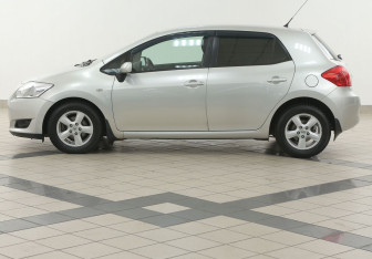 Подержанный автомобиль Toyota Auris Hatchback 2007 года (7 фото)