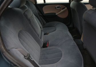 Подержанный автомобиль Rover 75 Sedan 2000 года (11 фото)