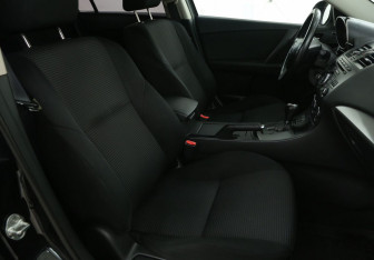 Подержанный автомобиль Mazda 3 Sedan 2012 года (10 фото)