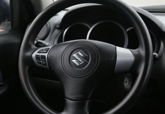 Подержанный автомобиль Suzuki Grand Vitara 2006 года (16 фото)