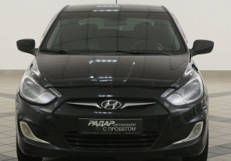 Подержанный автомобиль Hyundai Solaris Hatchback 2011 года (6 фото)