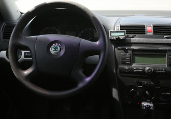 Подержанный автомобиль Skoda Octavia Liftback 2008 года (14 фото)