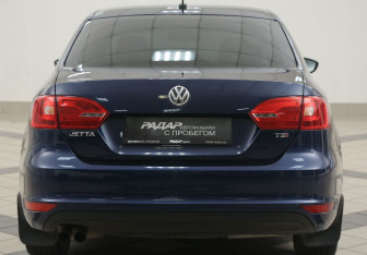 Подержанный автомобиль Volkswagen Jetta Sedan 2011 года (3 фото)