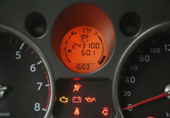 Подержанный автомобиль Nissan X-Trail 2010 года (19 фото)