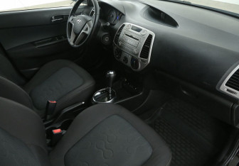 Подержанный автомобиль Hyundai i20 2010 года (9 фото)
