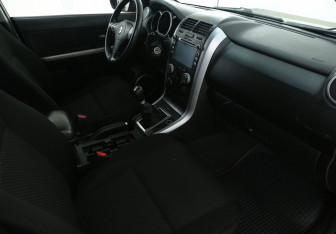 Подержанный автомобиль Suzuki Grand Vitara 2010 года (9 фото)
