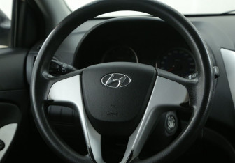 Подержанный автомобиль Hyundai Solaris Sedan 2011 года (16 фото)