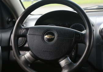 Подержанный автомобиль Chevrolet Aveo Sedan 2008 года (16 фото)