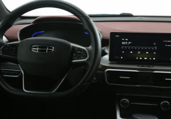 Подержанный автомобиль Geely Coolray 2023 года (16 фото)