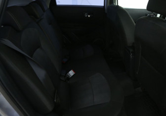 Подержанный автомобиль Nissan Qashqai 2012 года (11 фото)