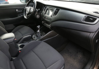 Подержанный автомобиль Kia Carens 2016 года (9 фото)