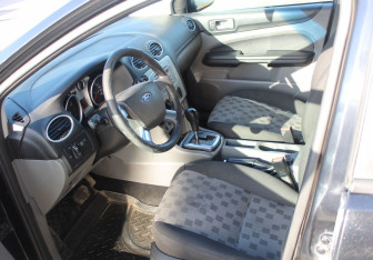 Подержанный автомобиль Ford Focus Sedan 2009 года (10 фото)