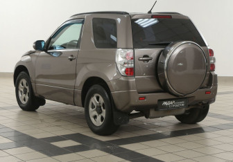 Подержанный автомобиль Suzuki Grand Vitara 2013 года (2 фото)