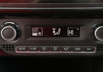 Подержанный автомобиль Volkswagen Polo Sedan 2014 года (18 фото)