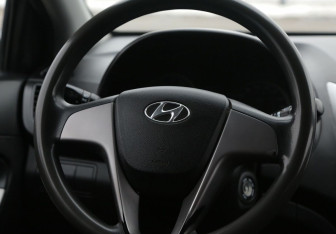 Подержанный автомобиль Hyundai Solaris Hatchback 2014 года (16 фото)