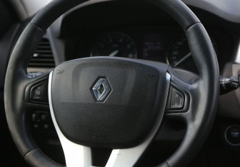 Подержанный автомобиль Renault Laguna Wagon 2008 года (16 фото)