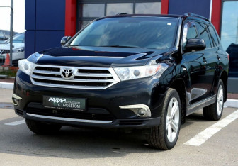 Подержанный автомобиль Toyota Highlander 2012 года (3 фото)
