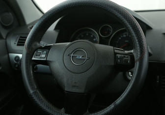 Подержанный автомобиль Opel Astra Sedan 2008 года (16 фото)