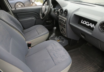 Подержанный автомобиль Renault Logan Sedan 2008 года (9 фото)