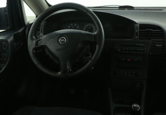 Подержанный автомобиль Opel Zafira Compactvan 2004 года (14 фото)