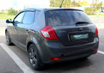 Подержанный автомобиль Kia Ceed Hatchback 2010 года (4 фото)