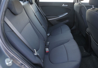 Подержанный автомобиль Hyundai Solaris Sedan 2013 года (11 фото)