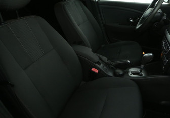 Подержанный автомобиль Renault Fluence 2011 года (10 фото)