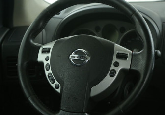 Подержанный автомобиль Nissan X-Trail 2010 года (16 фото)