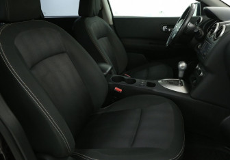 Подержанный автомобиль Nissan Qashqai 2012 года (10 фото)