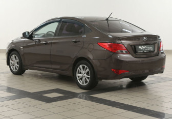 Подержанный автомобиль Hyundai Solaris Sedan 2014 года (2 фото)