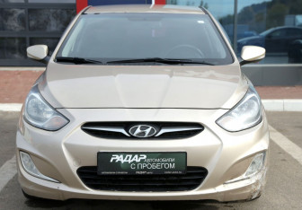 Подержанный автомобиль Hyundai Solaris Hatchback 2012 года (2 фото)