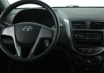 Подержанный автомобиль Hyundai Solaris Sedan 2016 года (14 фото)