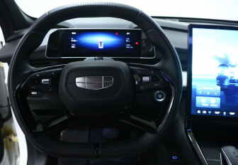 Подержанный автомобиль Geely Atlas 2023 года (9 фото)