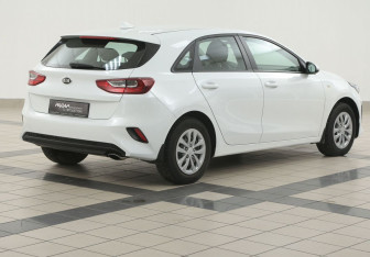 Подержанный автомобиль Kia Ceed Hatchback 2018 года (4 фото)
