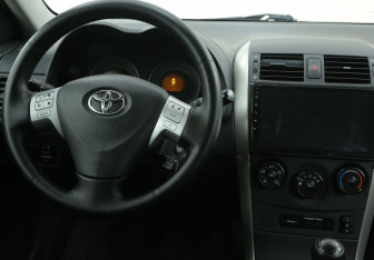 Подержанный автомобиль Toyota Corolla Sedan 2008 года (14 фото)