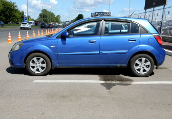 Подержанный автомобиль Kia Rio Hatchback 2011 года (8 фото)
