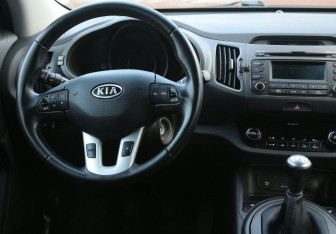Подержанный автомобиль Kia Sportage 2012 года (14 фото)
