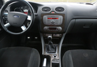 Подержанный автомобиль Ford Focus Hatchback 2008 года (12 фото)