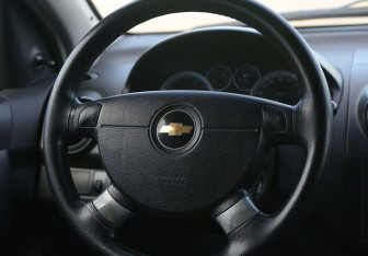 Подержанный автомобиль Chevrolet Aveo Hatchback 2010 года (16 фото)